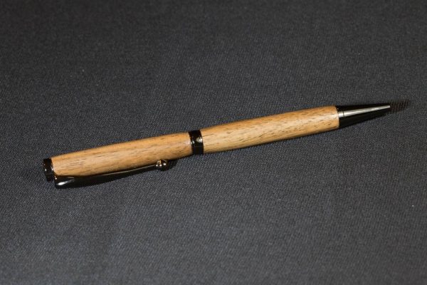 Dřevěné pero americký ořech
