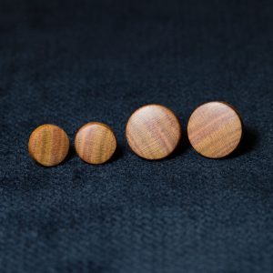 dřevěné náušnice švestkové pecky